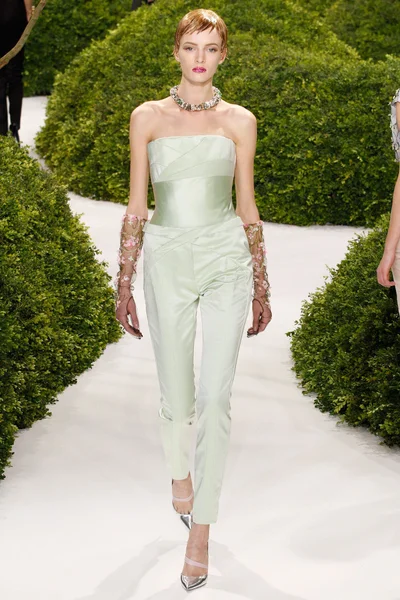 Look 17